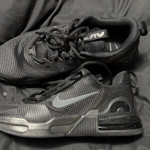 Nike Men's Black and Gray Sneakers